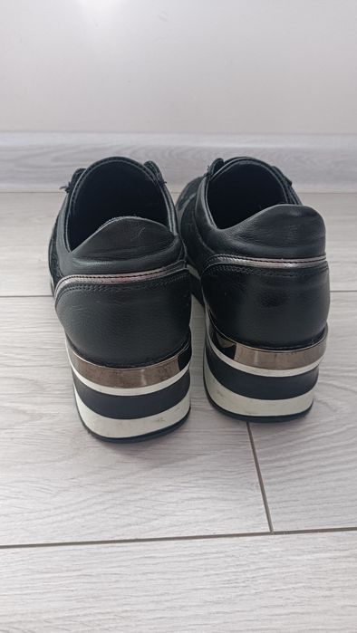 Adidasy-wojas.  Bardzo dobre- 37