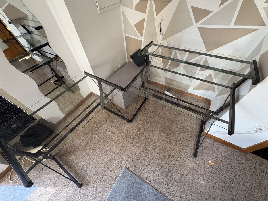 Secretária de canto em vidro