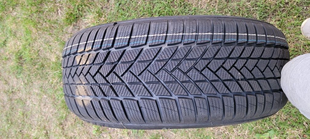 Opony zimowe 235/50R19