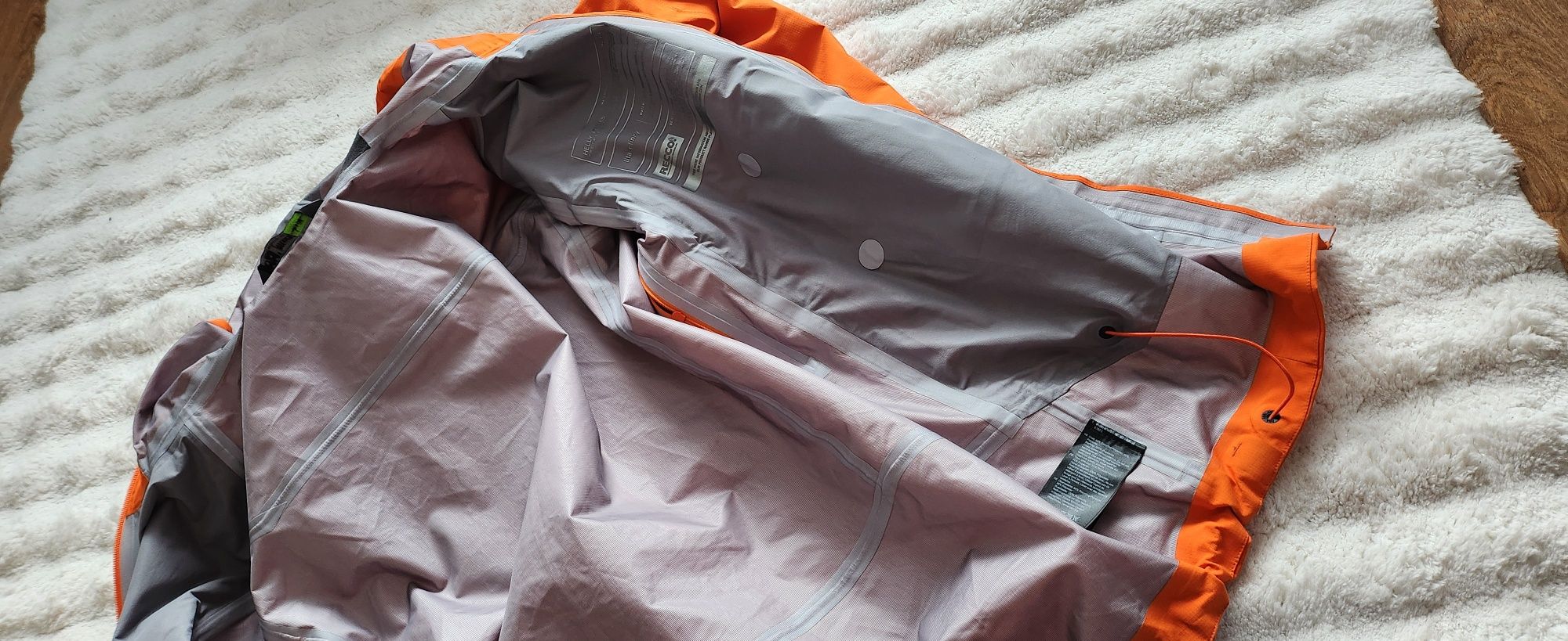 Sprzedam kurtkę Helly  Hansen system recco L
