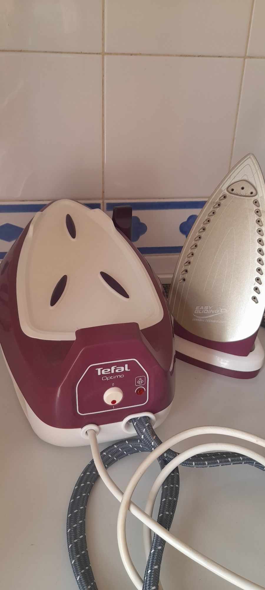 Ferro de engomar com caldeira TEFAL