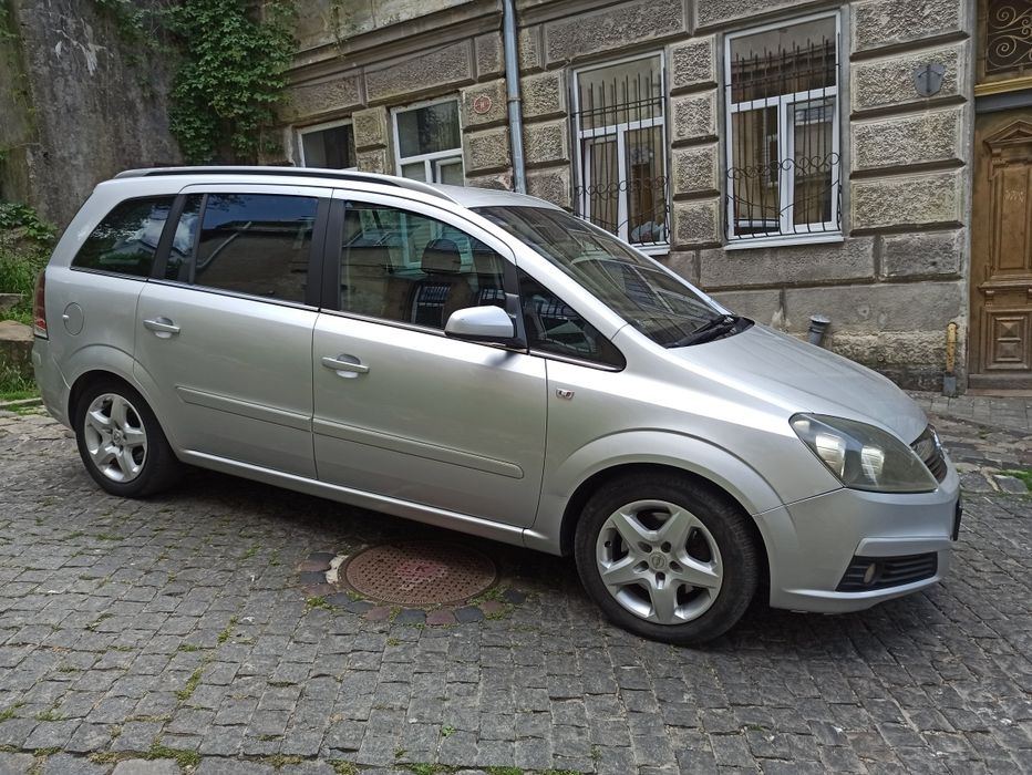 Opel Zafira B, Опель Зафіра Б