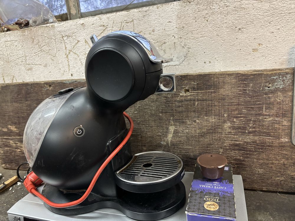 Ekspres do kawy w kapsulkach Nescafe Dolce Gusto