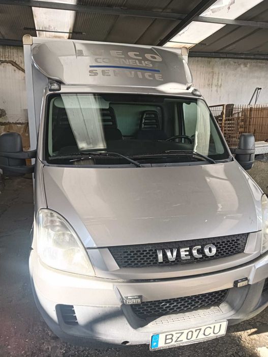 Carrinha Iveco de Caixa fechada