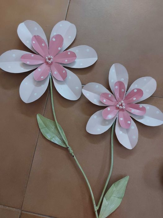 Flores de metal decorativas