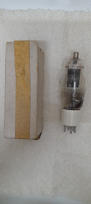 Válvulas de excedentes militares 807 ULTROM a funcionar