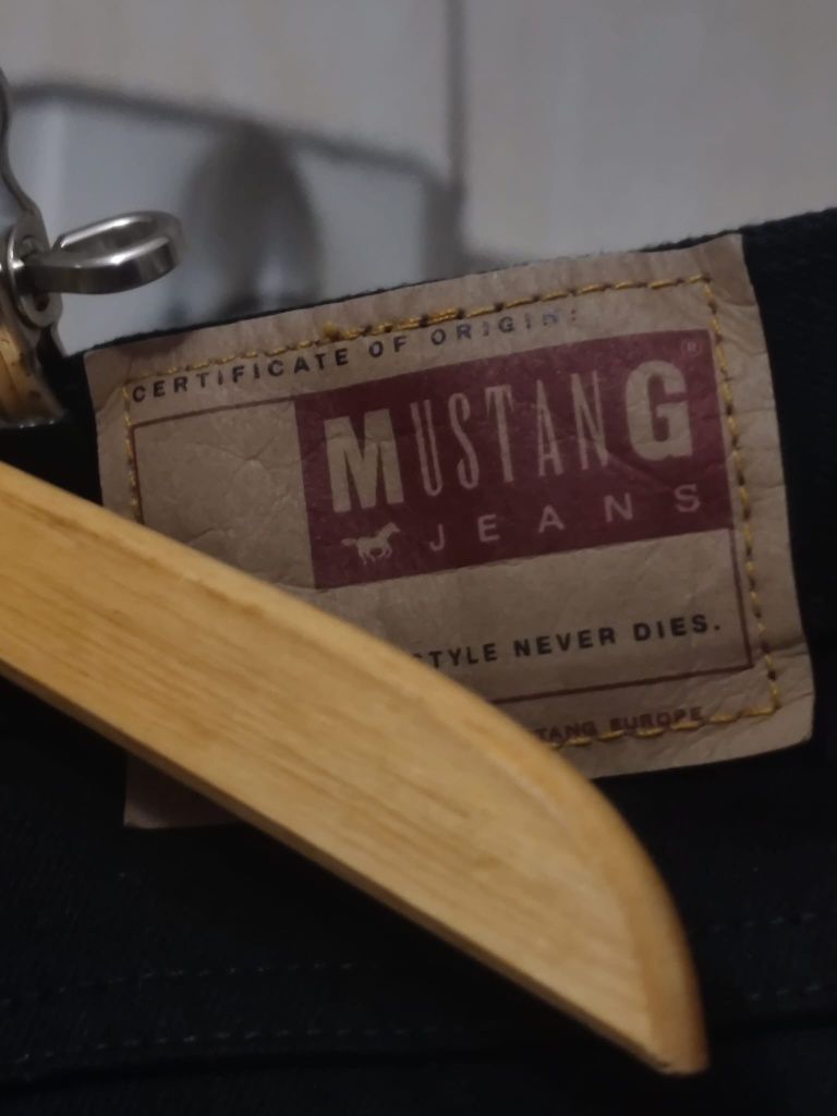 spodnie Mustang classic jeansy w 42 l 30 czarne classic sport retro dr