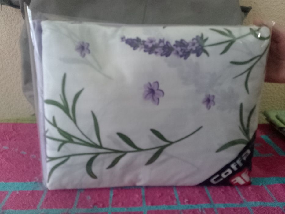 Пакети з клейкою стрічкою.Вироблені з поліпропілену.Розфасовані 500шт.