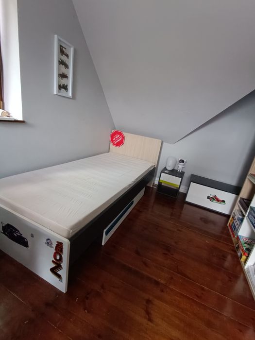 Łóżko z materacem i z szufladą