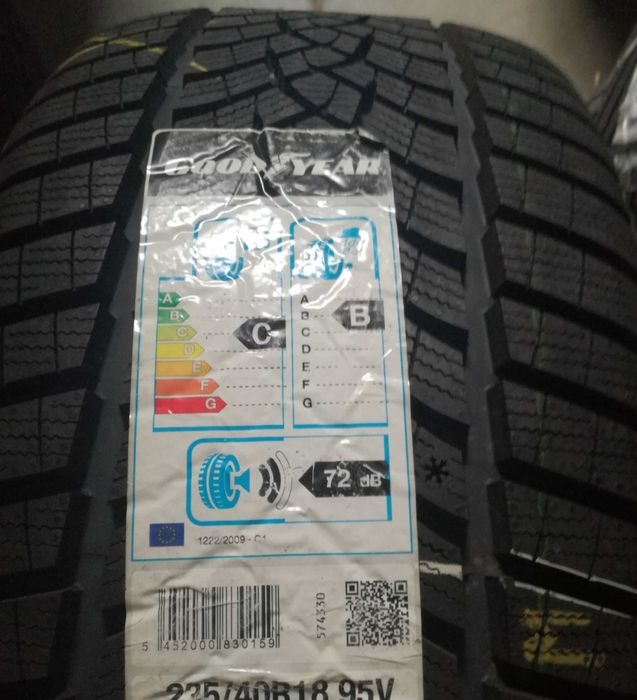 Opony zimowe Goodyear 225/40/18 jak NOWE !!! 4szt