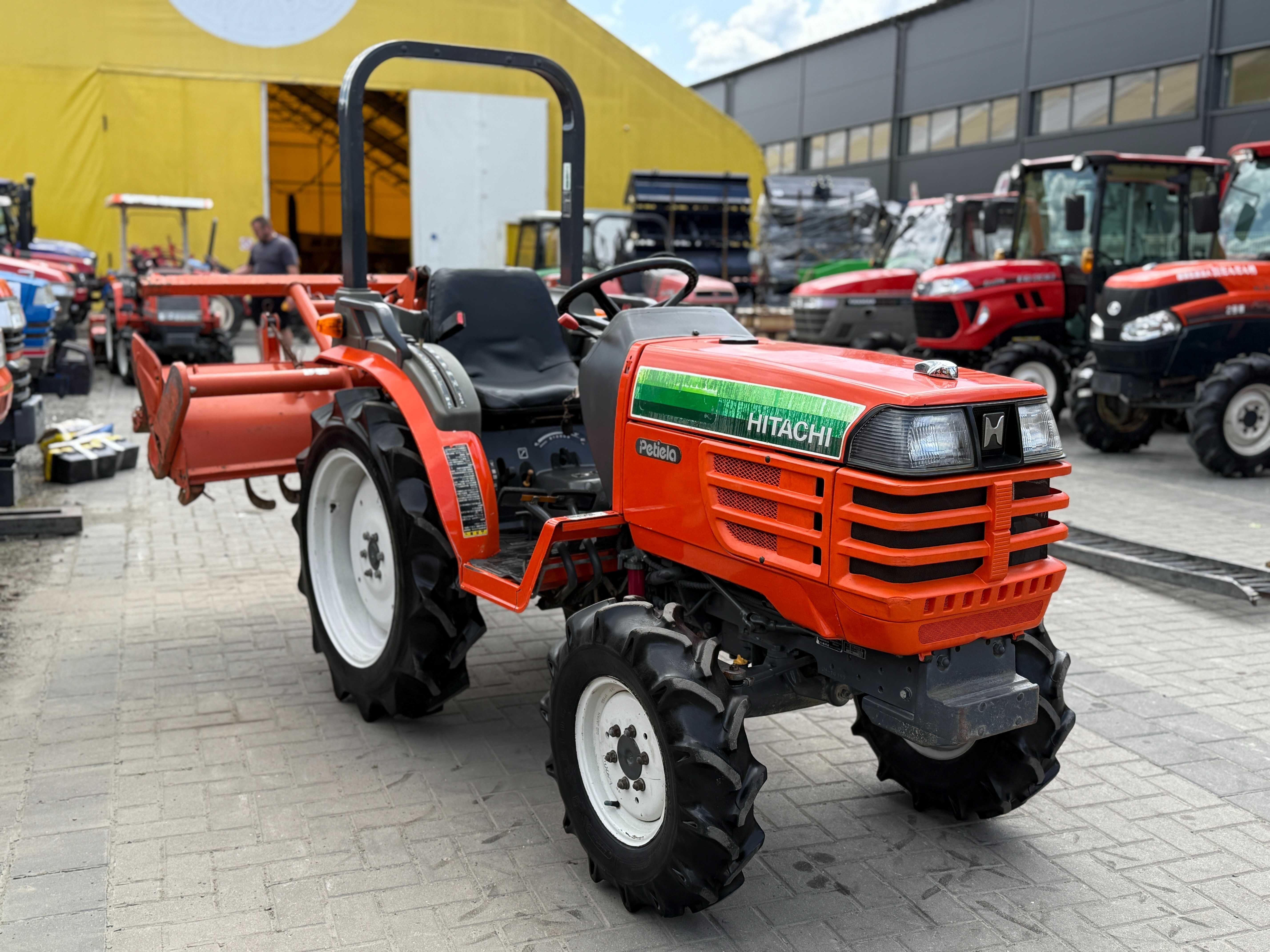 Японський мінітрактор KUBOTA GB200 (HITACHI CX200) + фреза