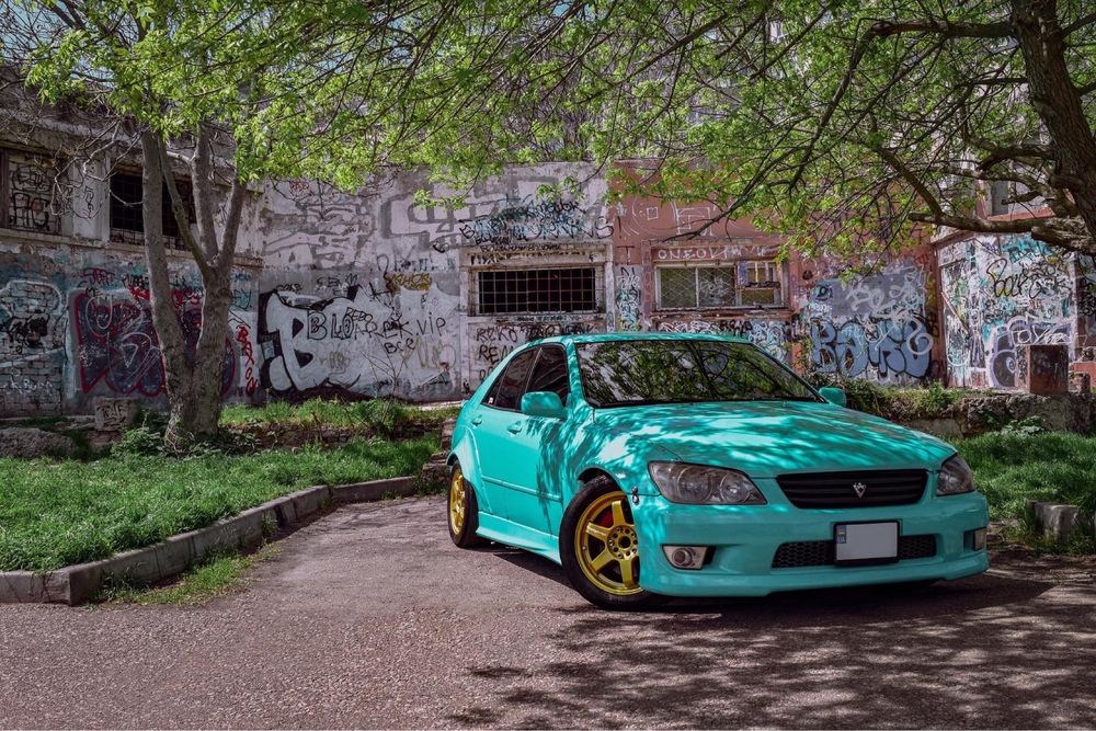 Lexus is 200/altezza