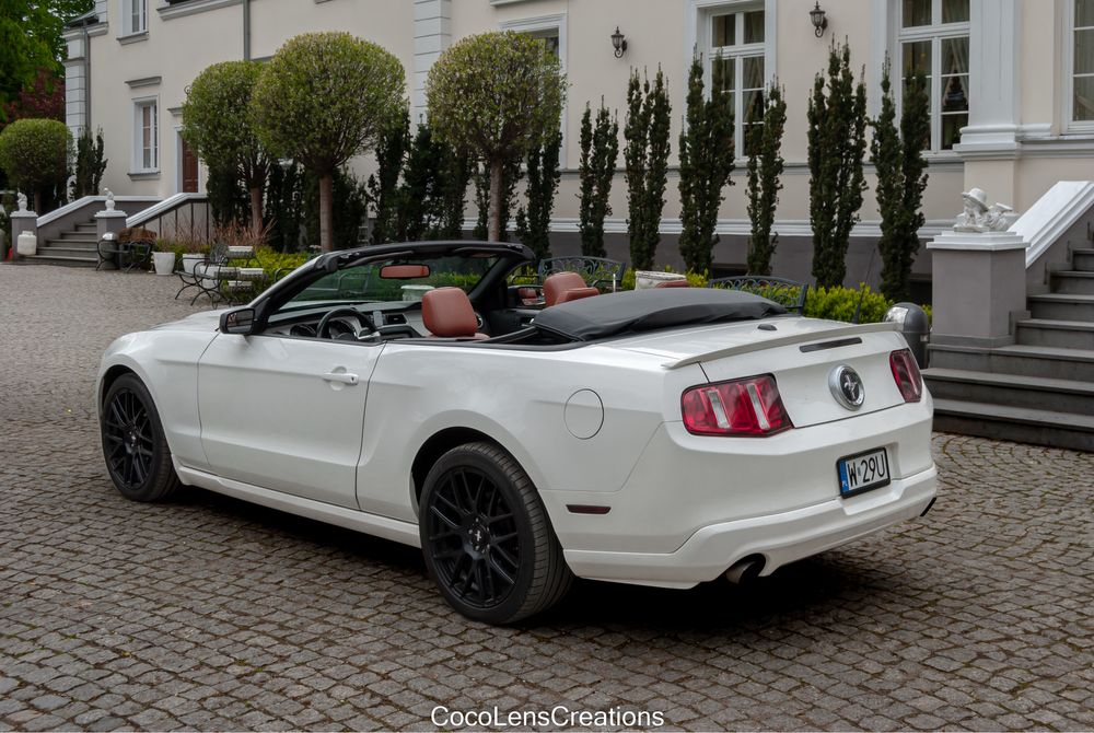 Wynajem do ślubu bialy Mustang Cabrio