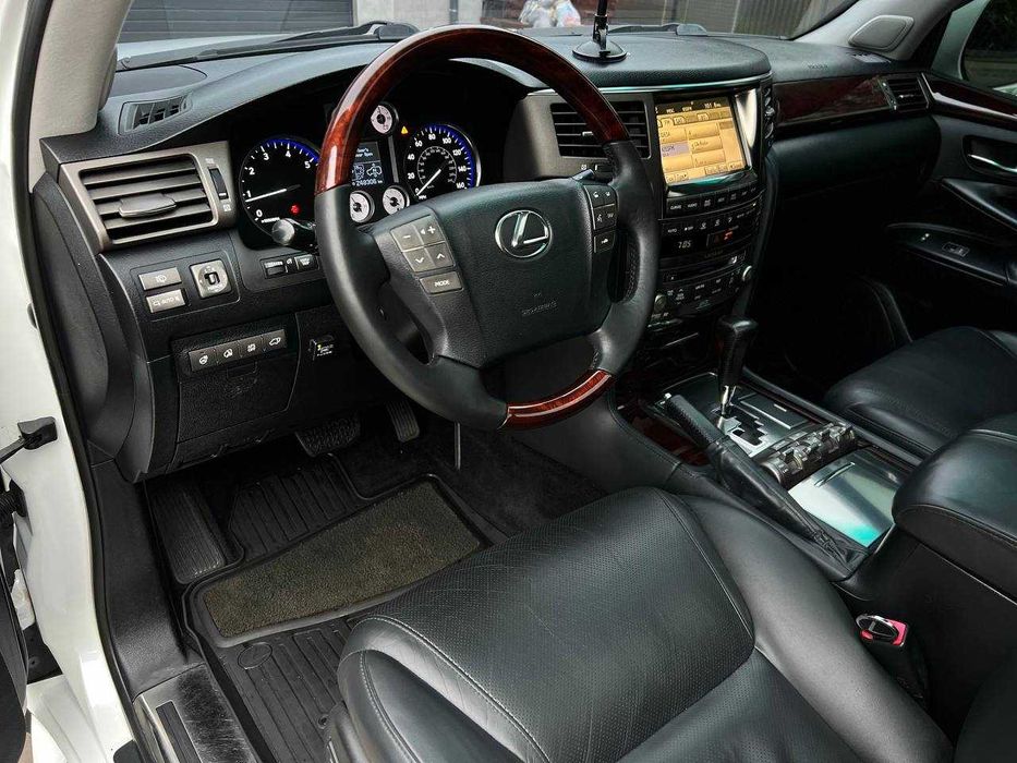 Lexus LX 570 AT 2011