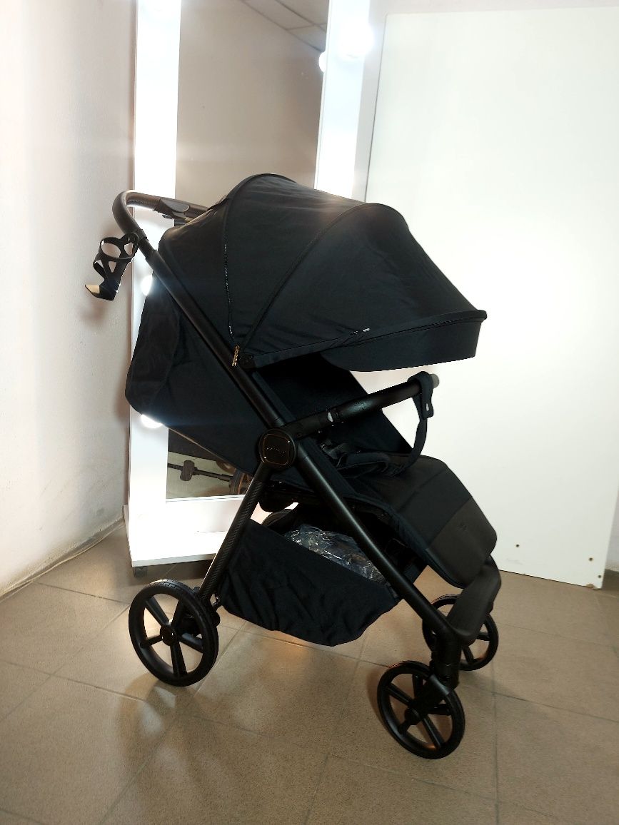 Коляска 2025 CARRELLO Carbon надлегка з великим капюшоном