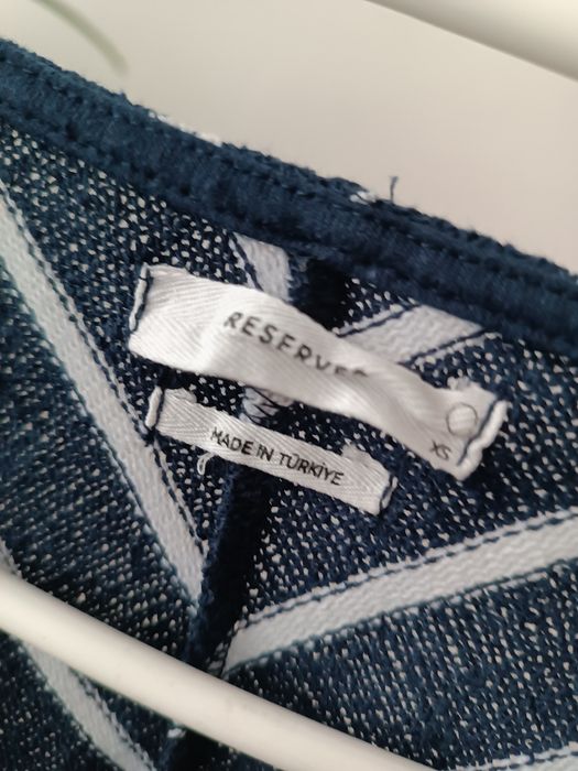 Krótka sukienka w paski Reserved