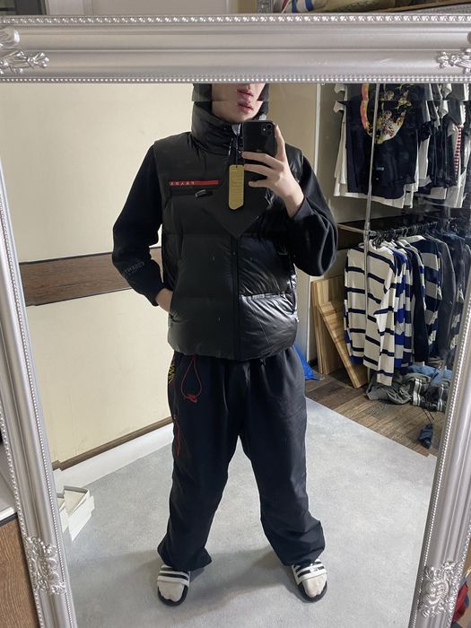 Жилетка prada, НА РУКАХ!