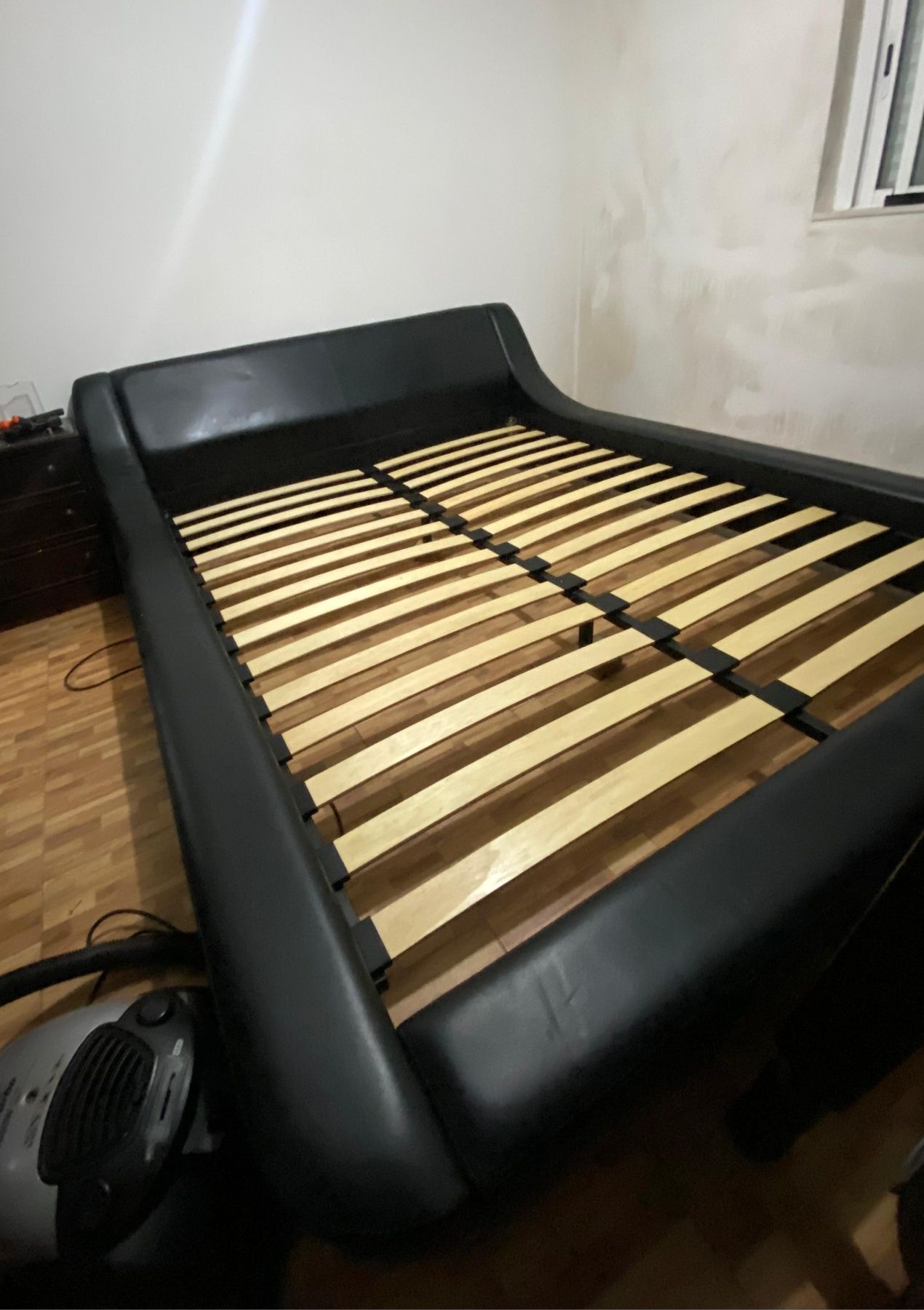 Cama de casal (sem colchão)