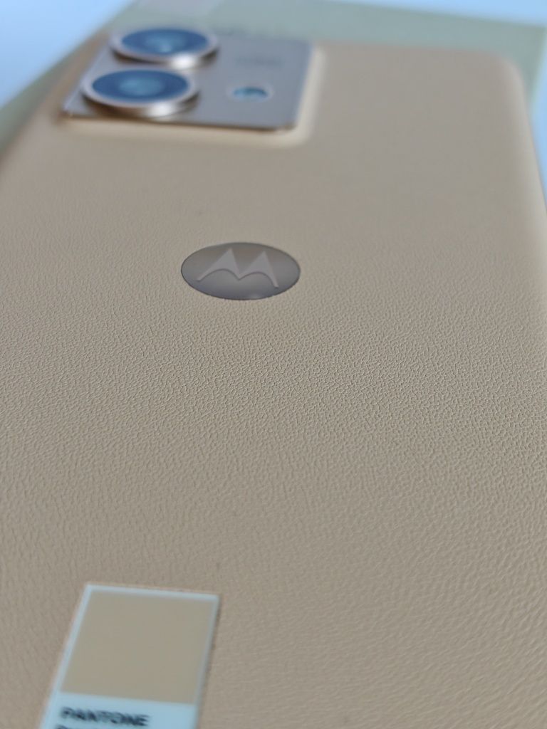 Motorola Edge 40 Neo 12/256 Pantone Peach Fuzz
