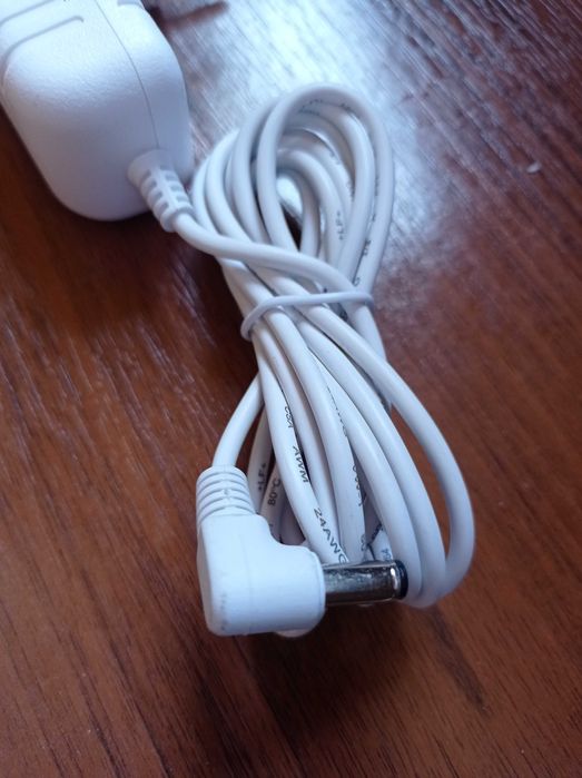 Продам адаптер, 12v  1 А.