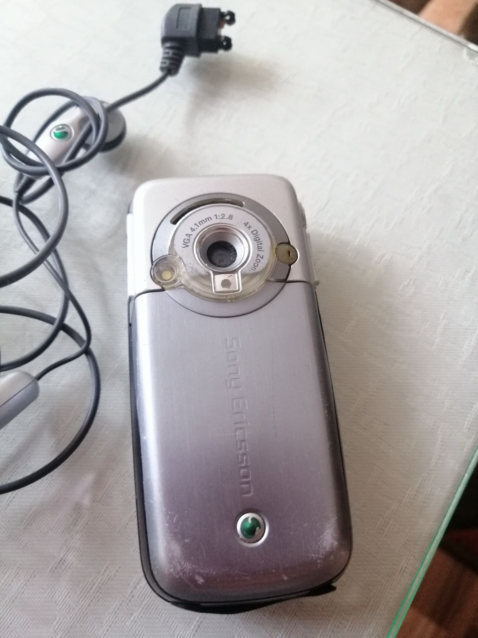 Stary telefon Sony Ericsson K700i dla kolekcjonera