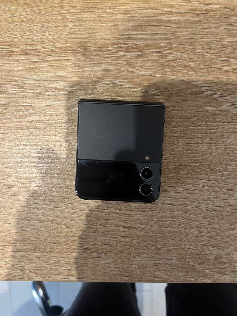 Samsung Galaxy Flip 4