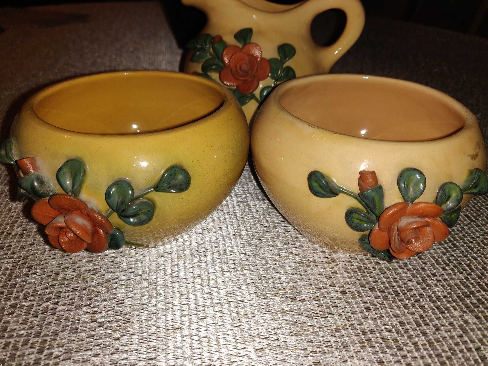 Zestaw ręcznie robionych glinianych naczyń Vintage