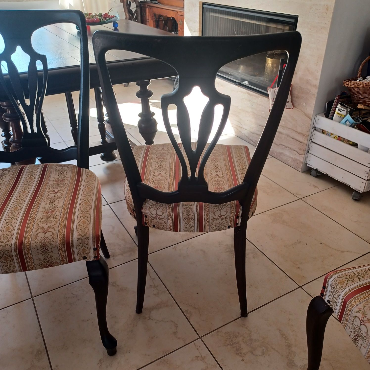 Stare krzesła drewniane po renowacji / cena zestawu