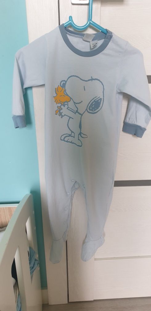 Pajacyk piżamka Snoopy HM rozmiar 80