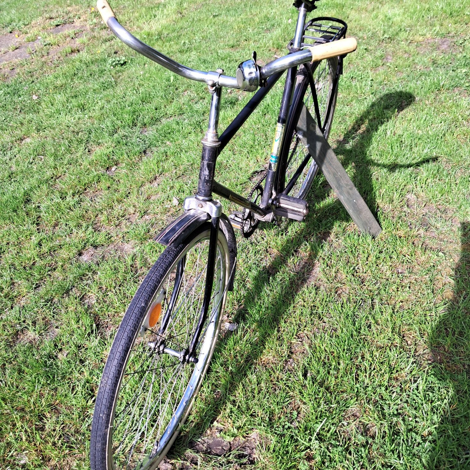 Stary zabytkowy rower URAL