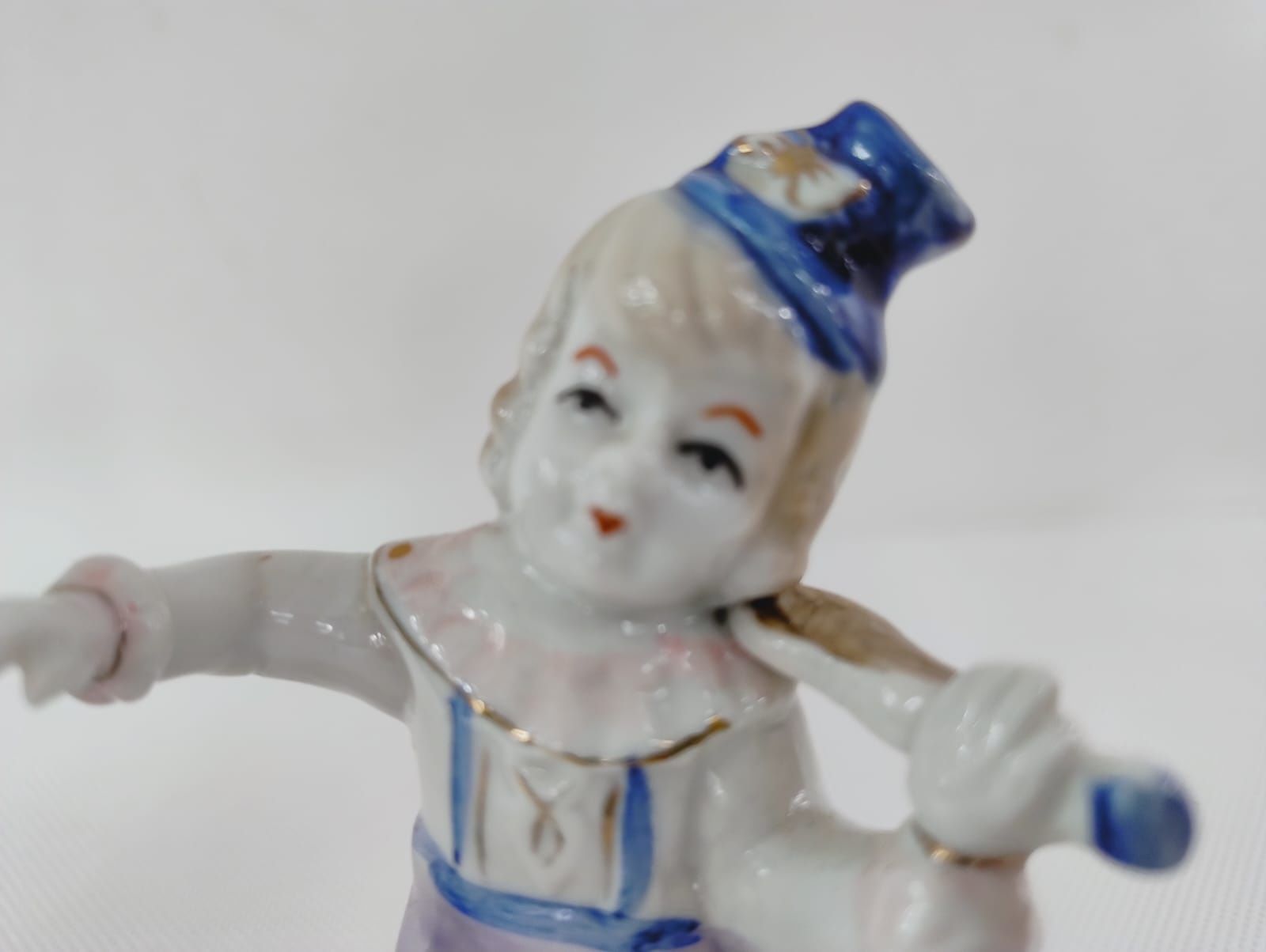 Zestaw figurek z porcelany.