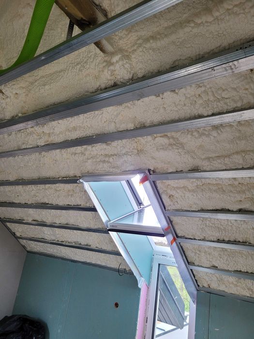 Ocieplanie piana pur, docieplenie poddasza, ocieplenie dachu,piana PUR