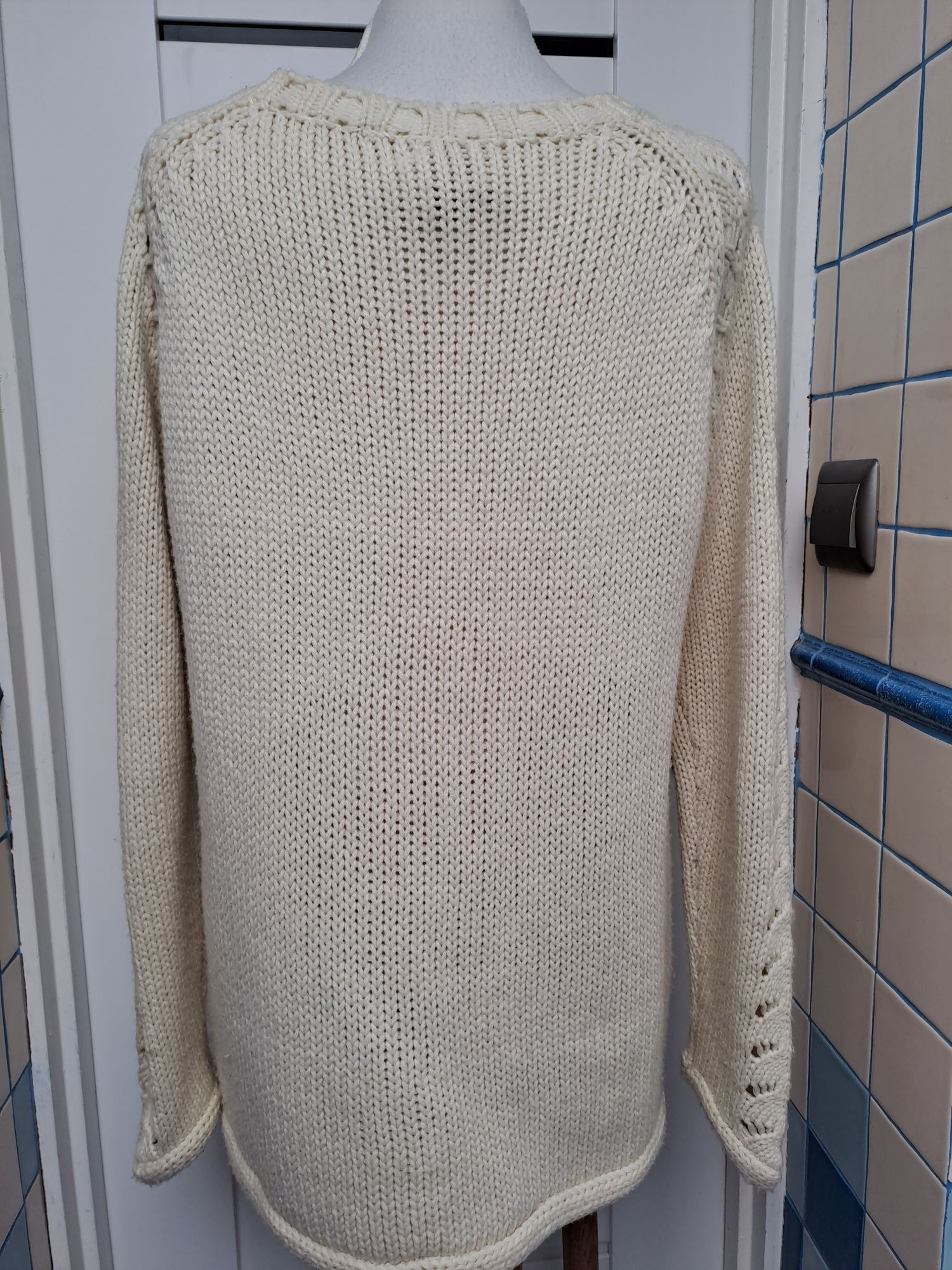 Biały sweter L Pull&Bear