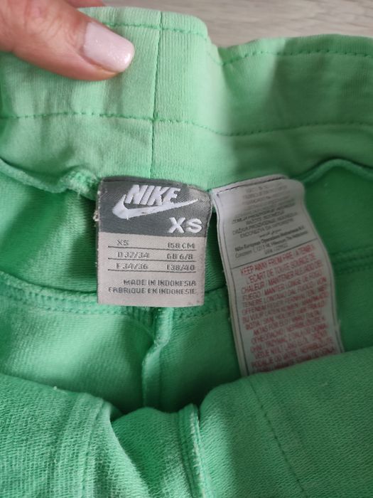 Spodenki sportowe damskie dziewczęce szorty na lato Nike rozm XS 34