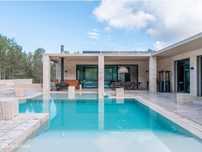 Moradia T4+2 sem móveis na Charneca em Cascais com jardim e piscina...