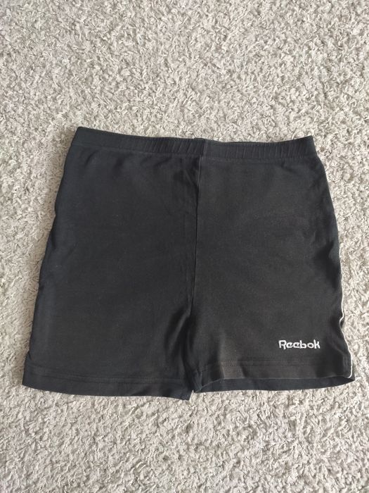 Czarne krótkie spodenki Reebok wysoki stan