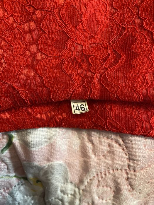 Продам сукню червоного кольору