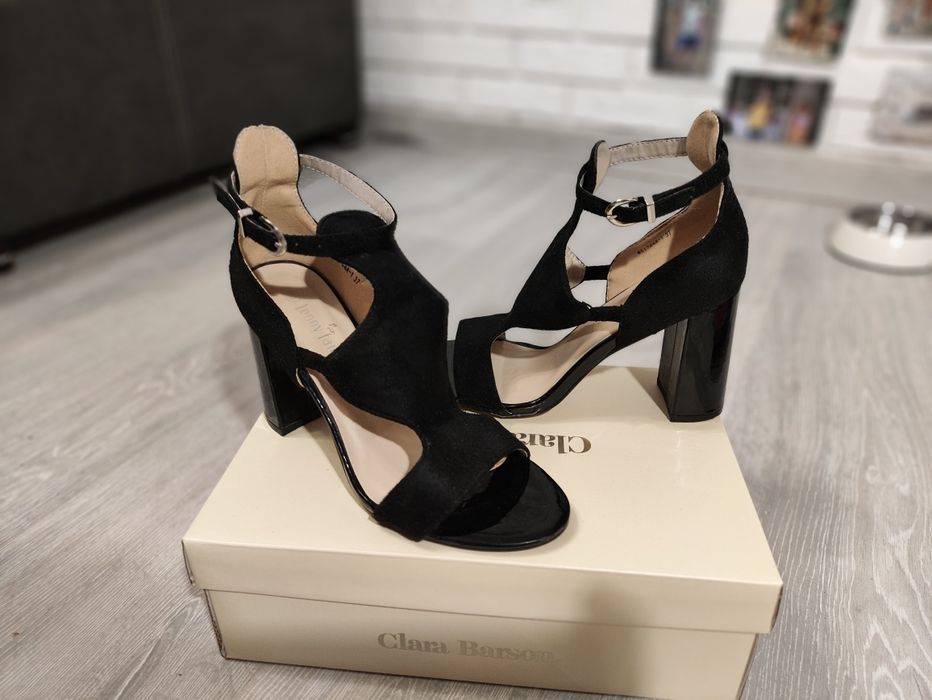 Sandały czarne na obcasie słupku 37