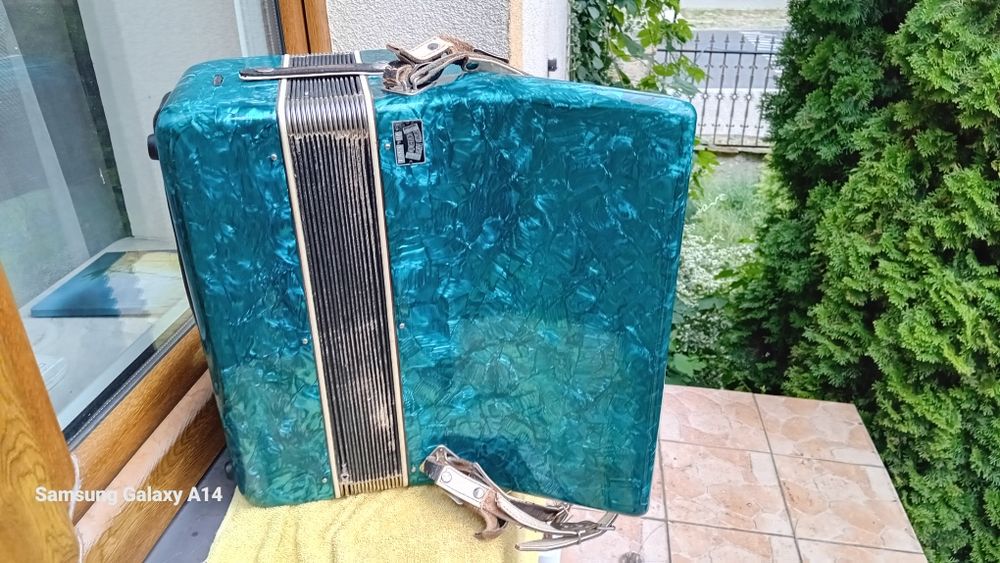 Akordeon victoria II 80 basów 3 chóry