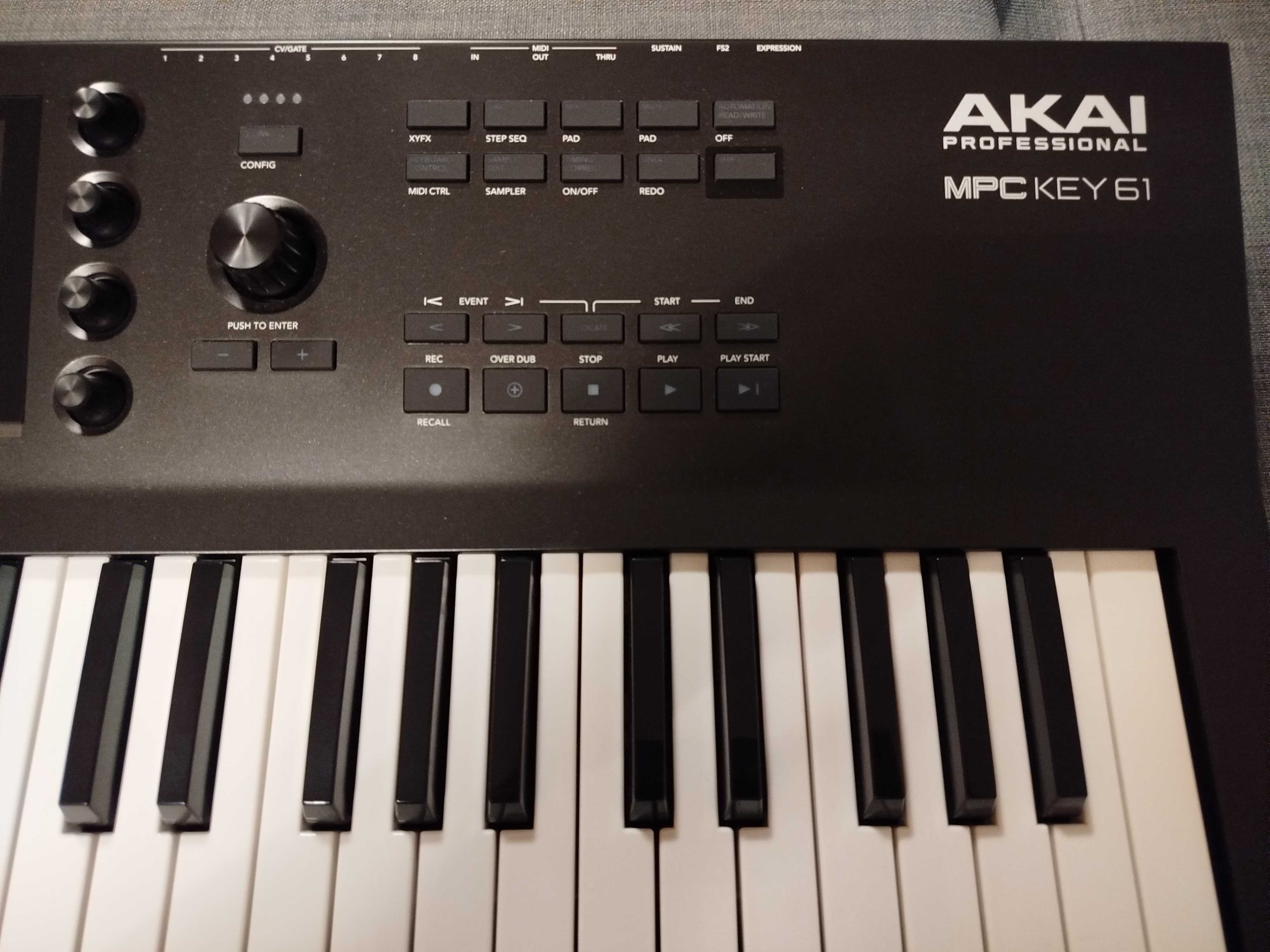 Teclado / Sintetizador / Controlador Akai MPC Key 61 (com garantia)
