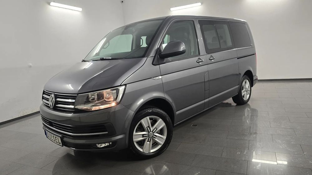Volkswagen Multivan HIGLINE 150km LEDY Skóra kamera navi dvd alu18 ACC 7 osób STOLIK