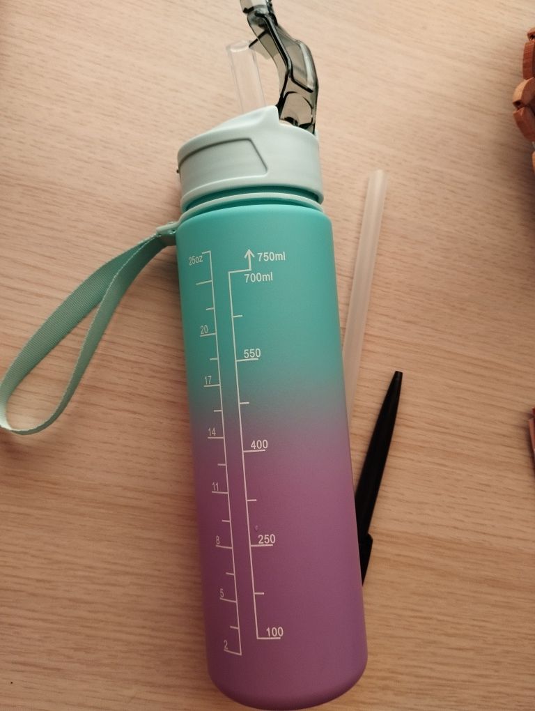 Butelka z rurką na wodę, bidon z ustnikiem, motywacyjna butelka,750 ml
