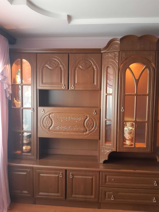 Стінка з підсвіткою до вітальні