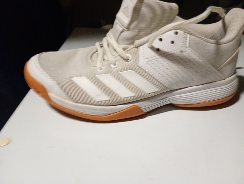 Buty różne adidas chłopięce, damskie sportowe