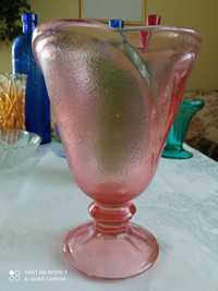 Rozalinowy / różowy wazonik stare szkło kolorowe PRL wysokość 16 cm