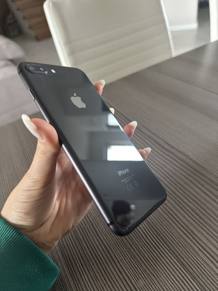 Iphone 8 plus uszkodzony