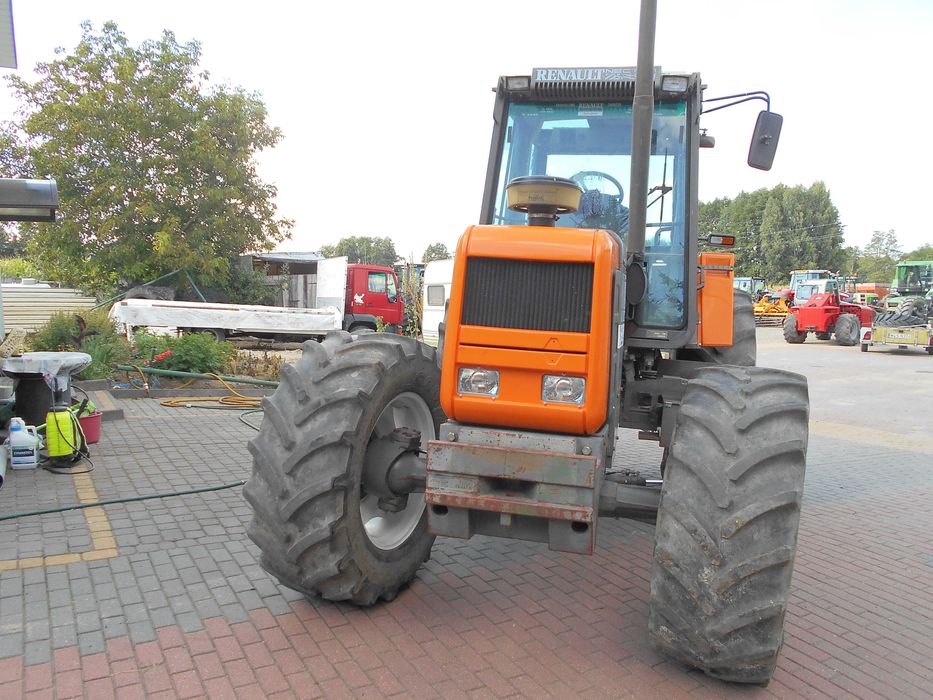 Ciągnik Renault 12054