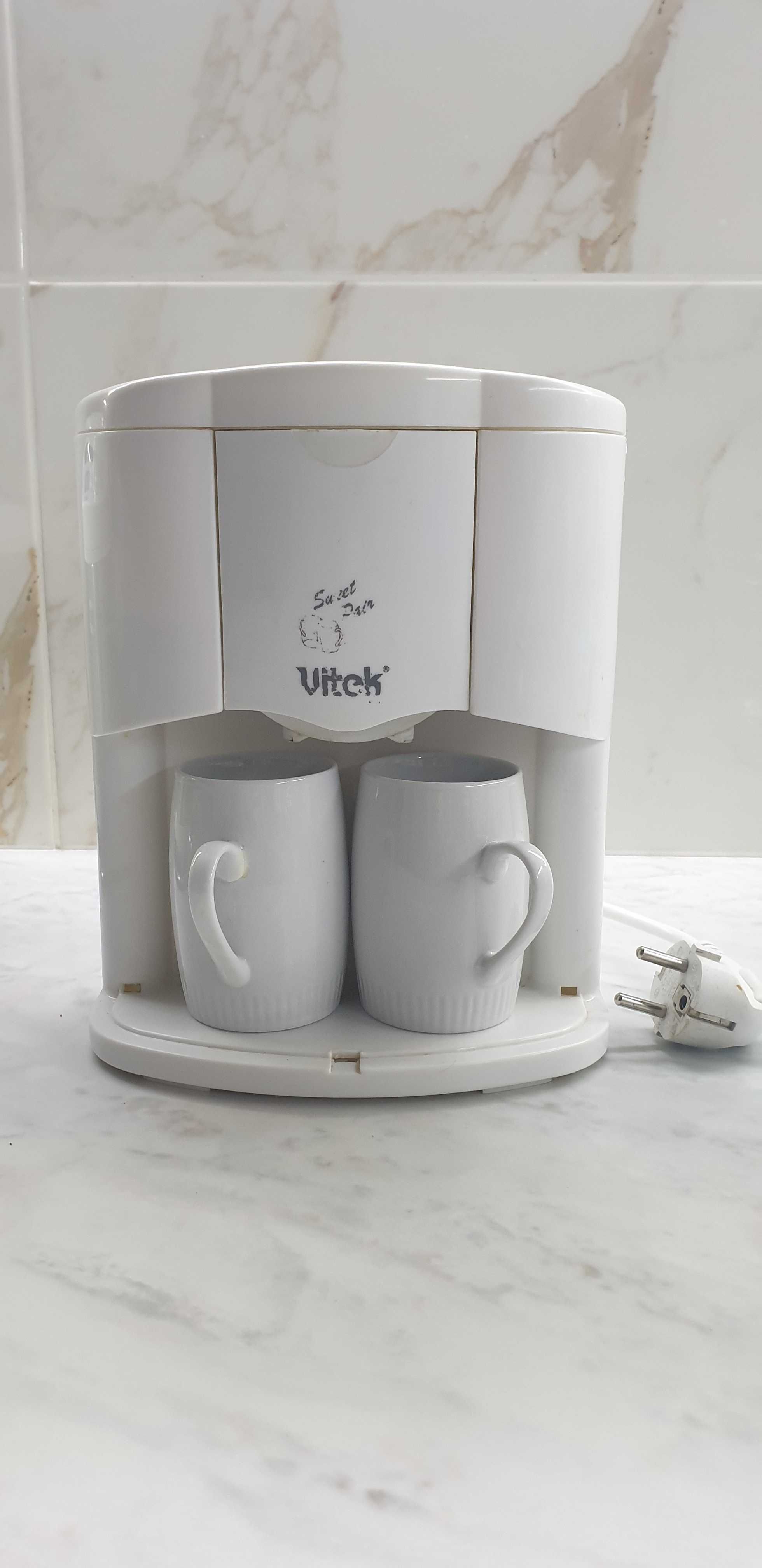 Кофеварка капельная Vitek VT-1503 BK с чашками