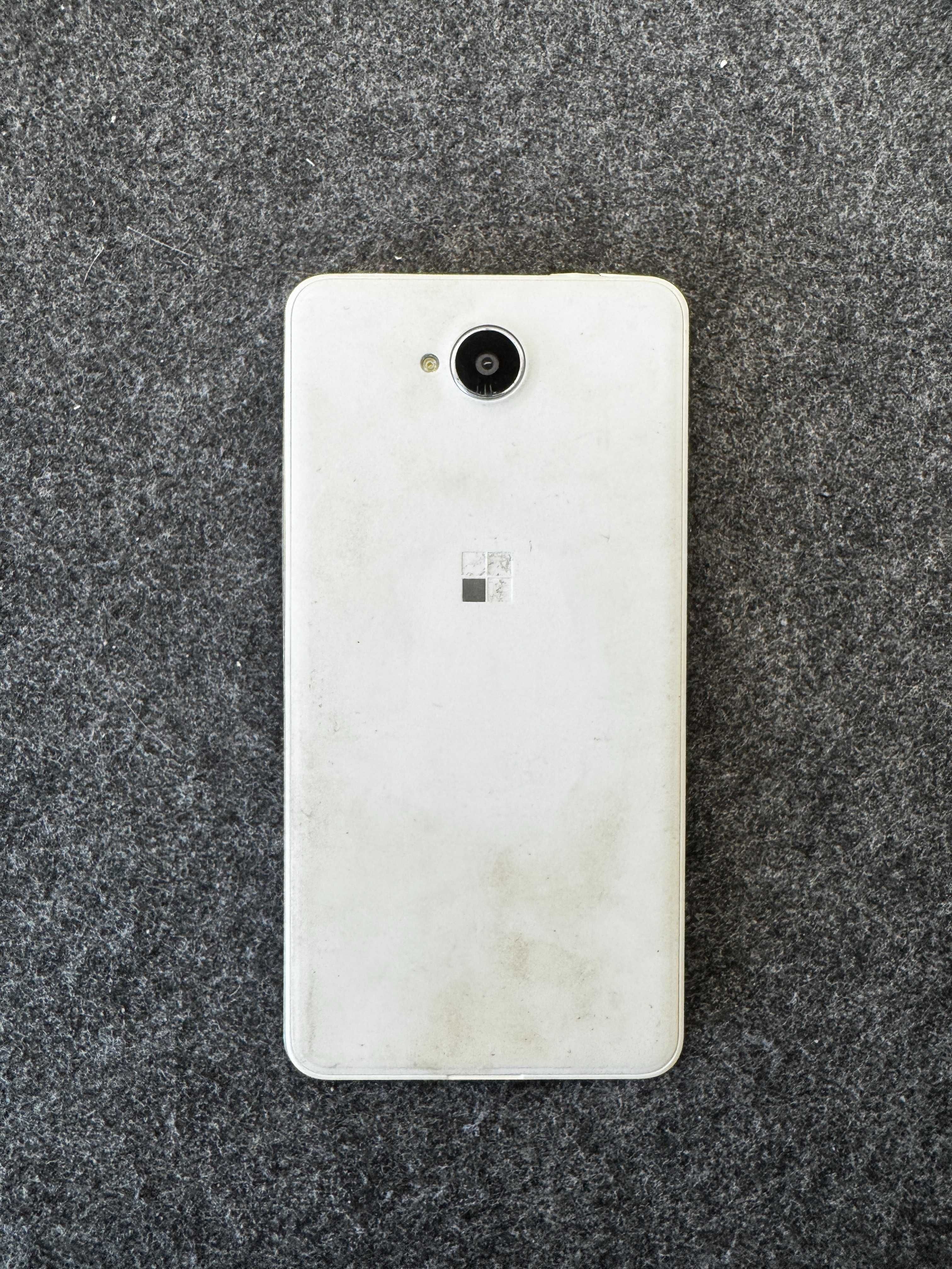 Atrapa telefonu Microsoft Lumia 650