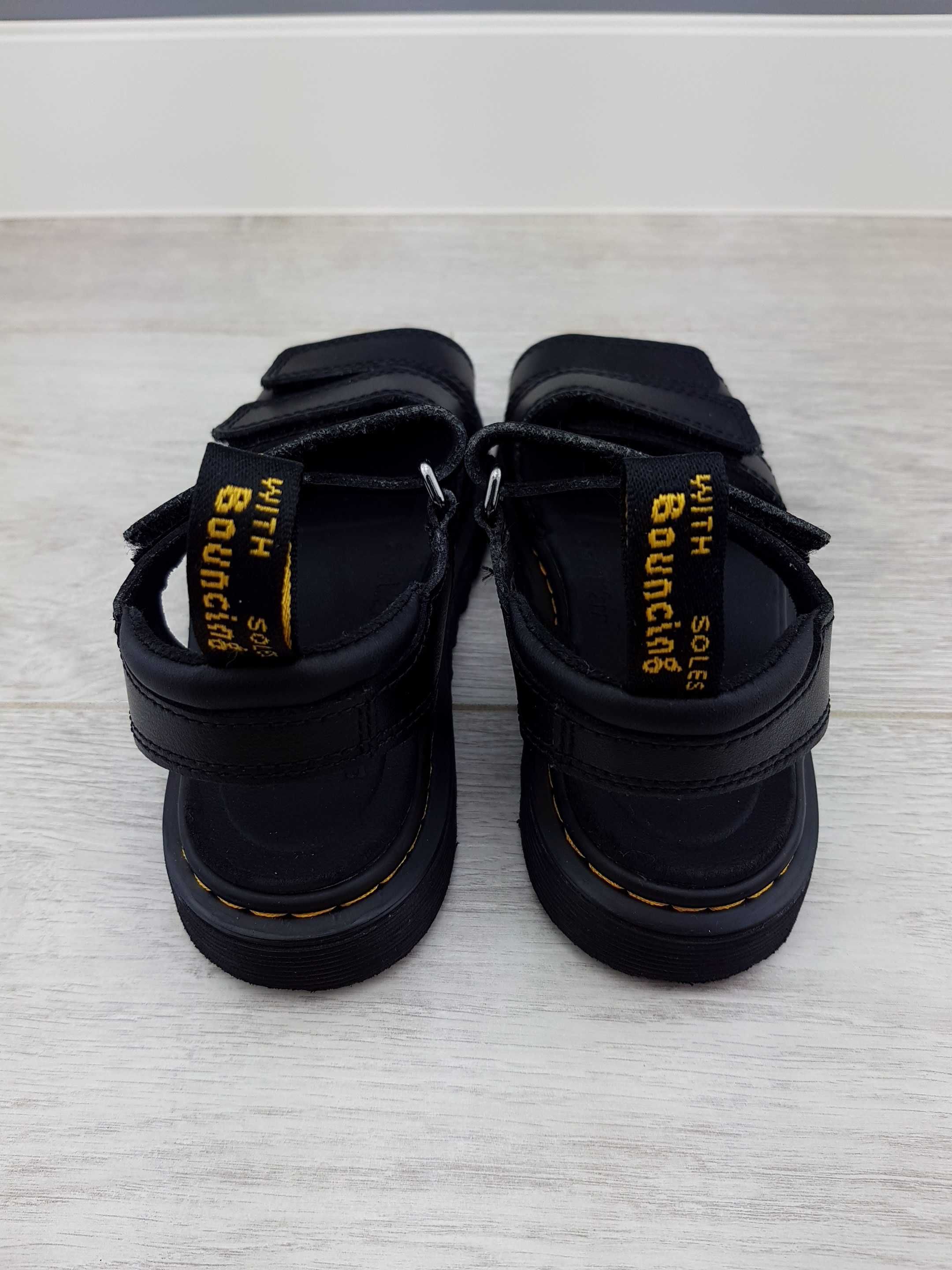 Дитячі босоніжки сандалі Dr. Martens оригінал р. 32